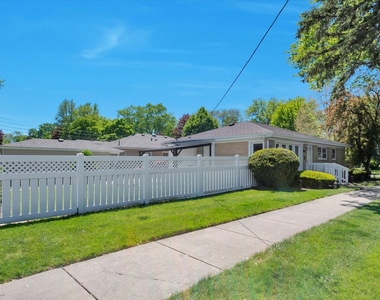 1005 E Park Street - Photo Thumbnail 2