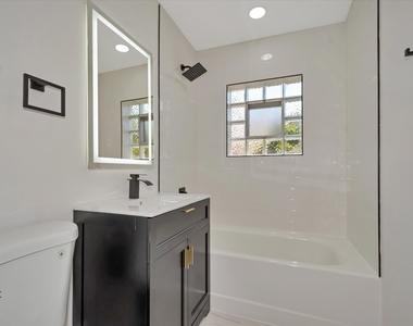 1005 E Park Street - Photo Thumbnail 11