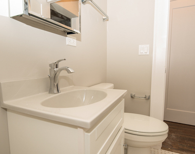 817 W Lakeside Place - Photo Thumbnail 15