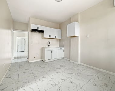 1621 S Lawndale Avenue - Photo Thumbnail 4
