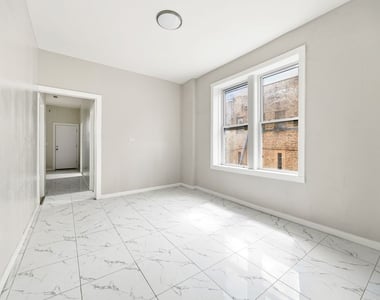 1621 S Lawndale Avenue - Photo Thumbnail 1