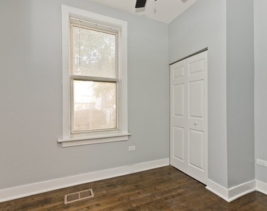 1922 N Wilmot Avenue - Photo Thumbnail 2