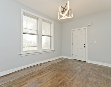 1922 N Wilmot Avenue - Photo Thumbnail 5
