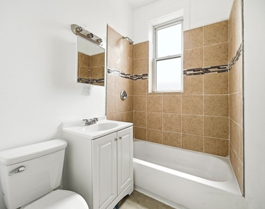 1621 S Lawndale Avenue - Photo Thumbnail 8