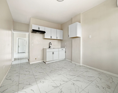 1621 S Lawndale Avenue - Photo Thumbnail 4