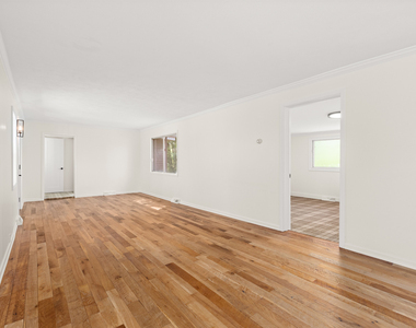 1010 Osage Drive - Photo Thumbnail 5