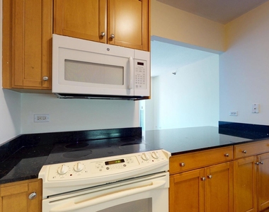 400 N Lasalle Drive - Photo Thumbnail 7
