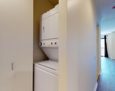 400 N Lasalle Drive - Photo Thumbnail 9