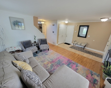 7722 Milan Way - Photo Thumbnail 5