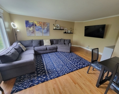 7722 Milan Way - Photo Thumbnail 11