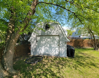 7722 Milan Way - Photo Thumbnail 42