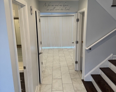 8058 W Lyons Street - Photo Thumbnail 2