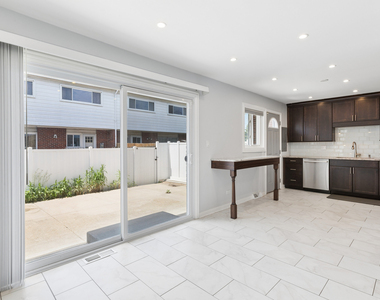 8058 W Lyons Street - Photo Thumbnail 6