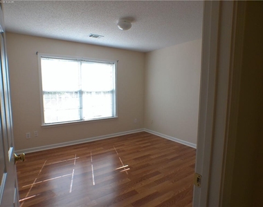 3674 Kentford Lane - Photo Thumbnail 11