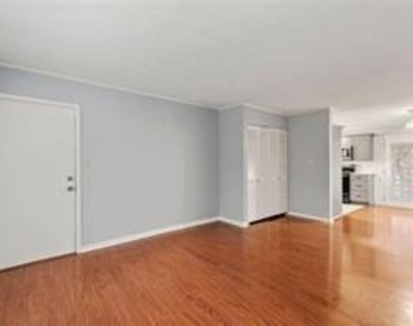 1822 N Rock Springs Rd Ne - Photo Thumbnail 5