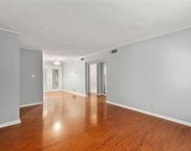 1822 N Rock Springs Rd Ne - Photo Thumbnail 4