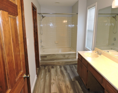 1334 Gloucester Circle - Photo Thumbnail 18