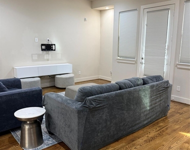 1007 Roberts Street - Photo Thumbnail 7