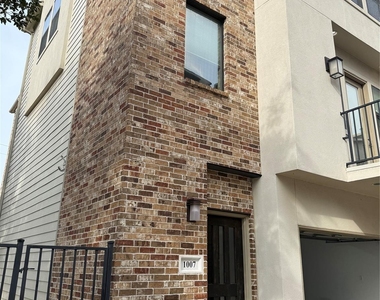 1007 Roberts Street - Photo Thumbnail 10