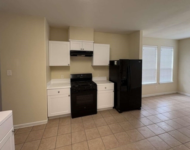 1010 Doubletree Glen Drive - Photo Thumbnail 2