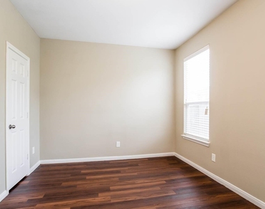 1010 Doubletree Glen Drive - Photo Thumbnail 4