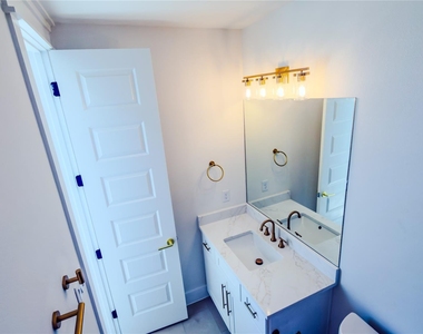 819 North Loop - Photo Thumbnail 35