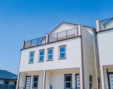 819 North Loop - Photo Thumbnail 2