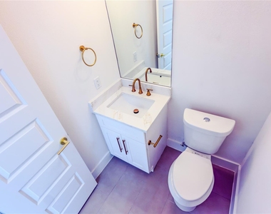 819 North Loop - Photo Thumbnail 21