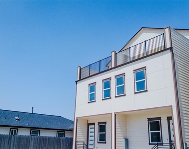 819 North Loop - Photo Thumbnail 3