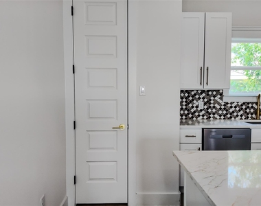 819 North Loop - Photo Thumbnail 16
