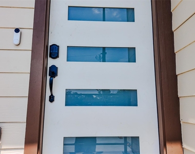 819 North Loop - Photo Thumbnail 4