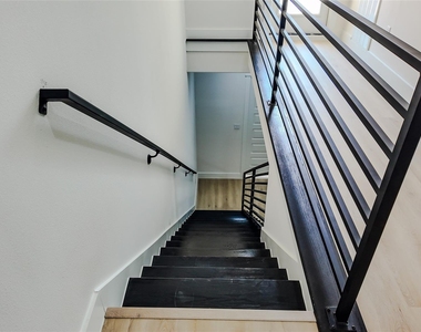 819 North Loop - Photo Thumbnail 47