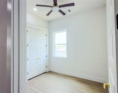 819 North Loop - Photo Thumbnail 31