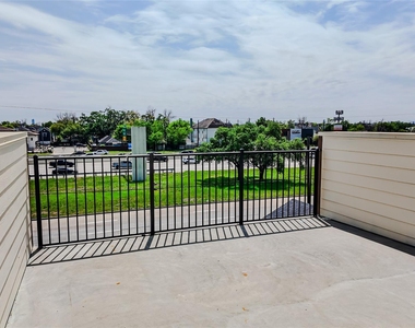819 North Loop - Photo Thumbnail 42