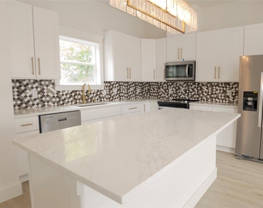 819 North Loop - Photo Thumbnail 7