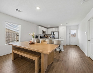 26810 Cenzontle Dr - Photo Thumbnail 6