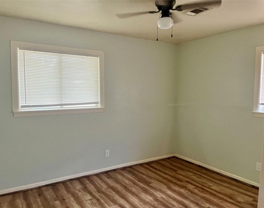 2218 19th Avenue N - Photo Thumbnail 7