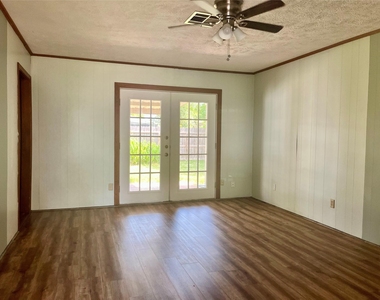 2218 19th Avenue N - Photo Thumbnail 1