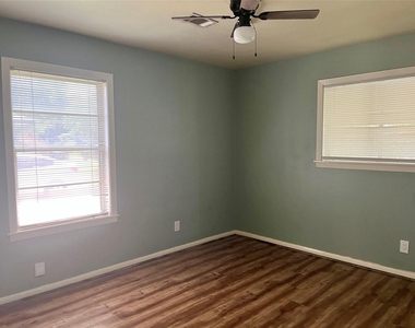 2218 19th Avenue N - Photo Thumbnail 8