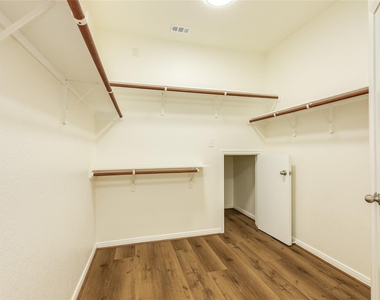 3505 Firenze Drive - Photo Thumbnail 11