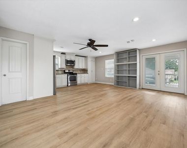 2519 White Oak Drive - Photo Thumbnail 3