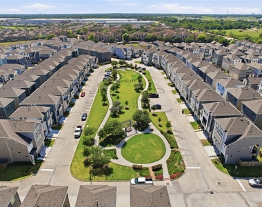 12006 Ridgewood Hill Drive - Photo Thumbnail 34