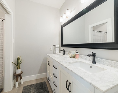 1319 Ambergate Drive - Photo Thumbnail 13