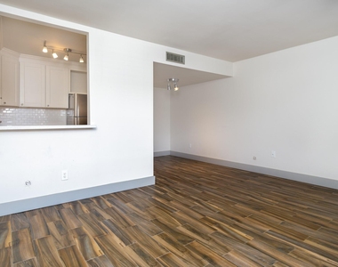 600 19th Street - Photo Thumbnail 5