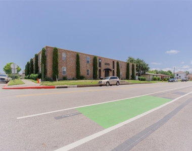 600 19th Street - Photo Thumbnail 24
