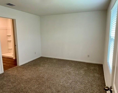 40830 Hawthorne Glades Street - Photo Thumbnail 6