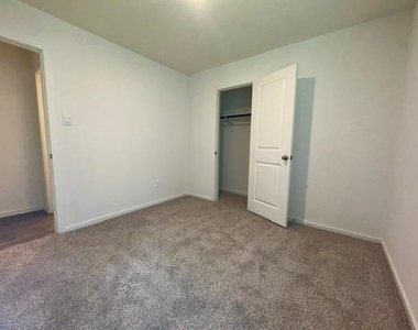 40830 Hawthorne Glades Street - Photo Thumbnail 9