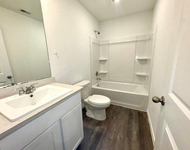 40830 Hawthorne Glades Street - Photo Thumbnail 10