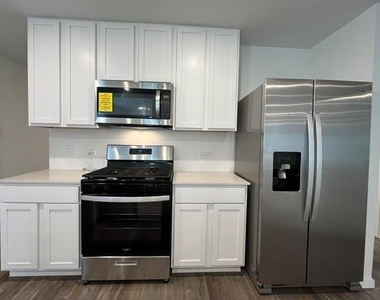 40830 Hawthorne Glades Street - Photo Thumbnail 4