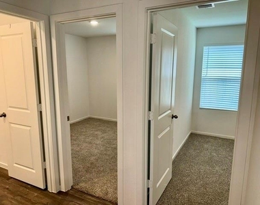 40830 Hawthorne Glades Street - Photo Thumbnail 7